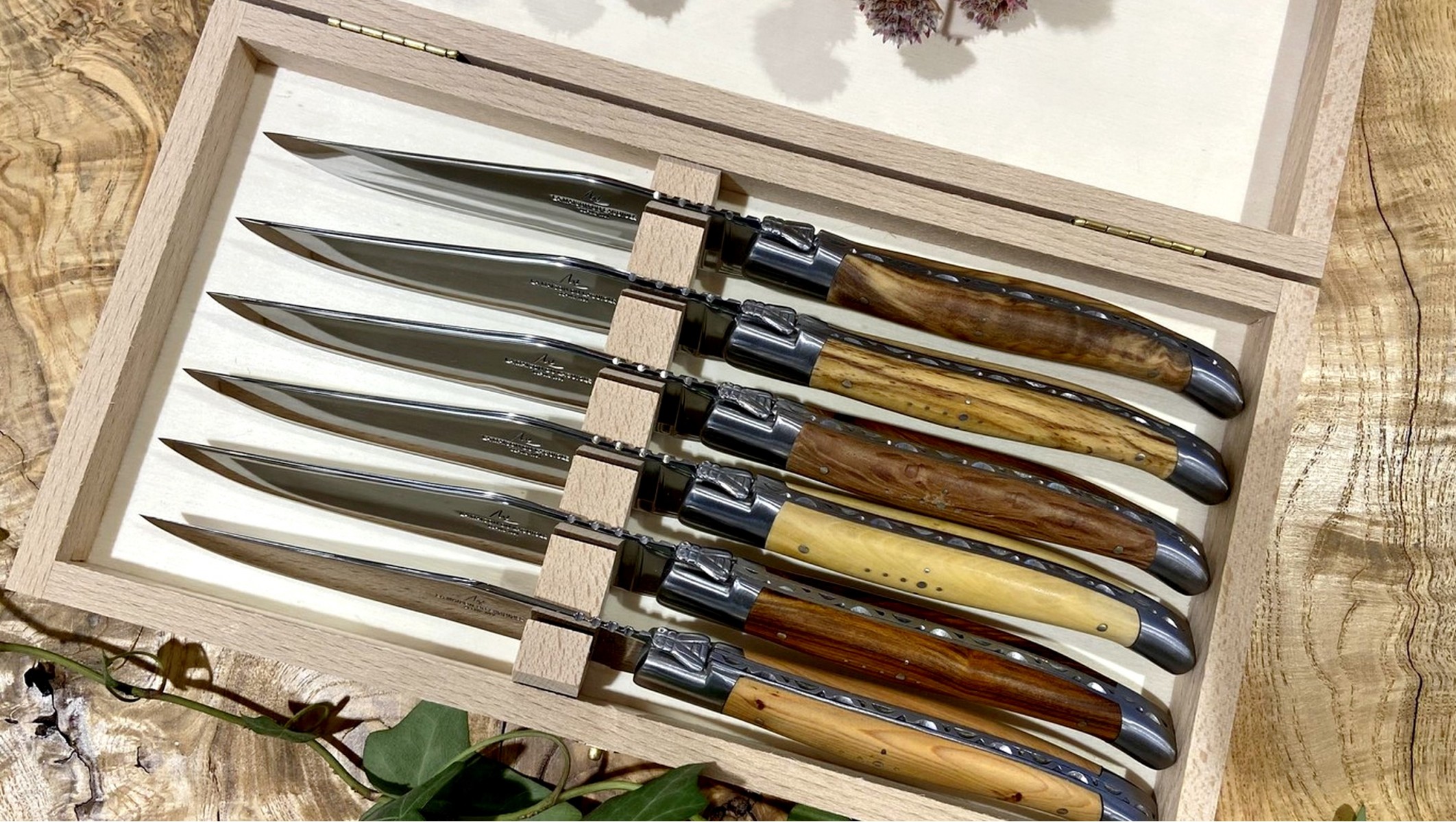 6 Couteaux de Table Laguiole en Aubrac en bois de Genévrier